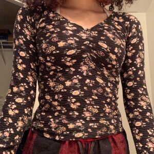 Hollister Floral Long sleeve textured top!